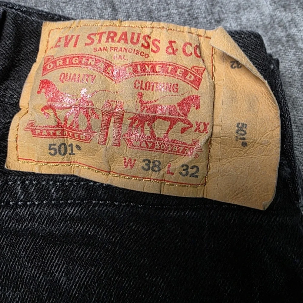 Black Levis 501 Men 38x32 Straight Leg Medium Wash Denim Button Down Fly Jeans